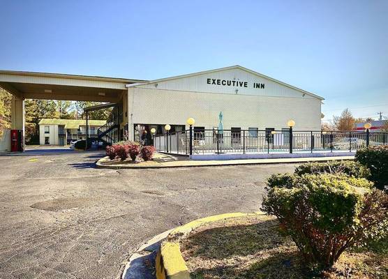 Executive Inn Chester 1