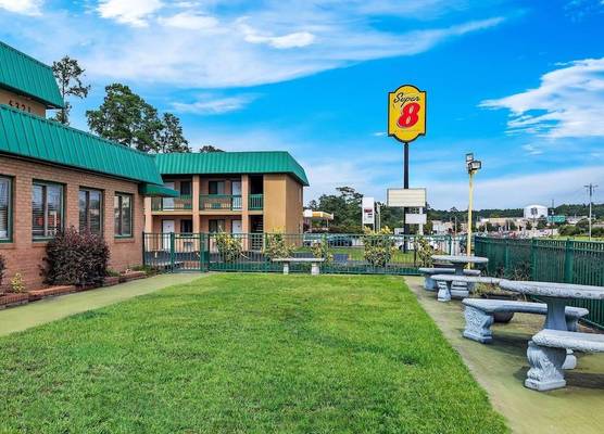 Super 8 by Wyndham Columbia/Ft. Jackson SC 1