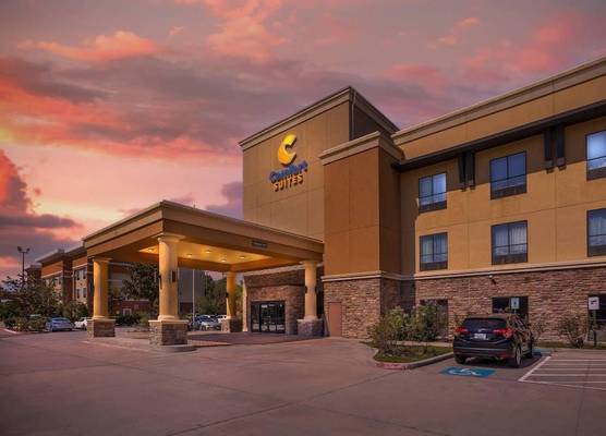 Comfort Suites Old Town Spring 1