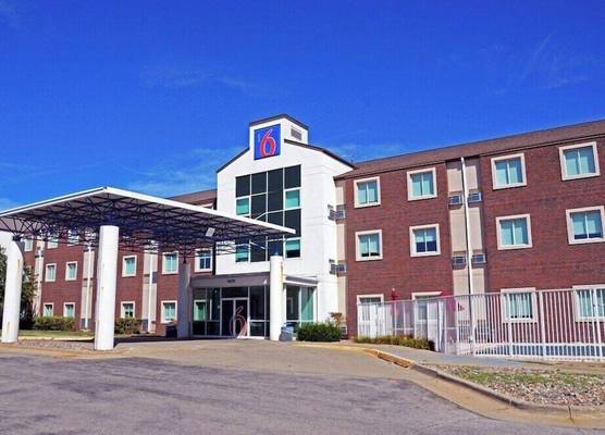 Motel 6-West Des Moines, IA 1