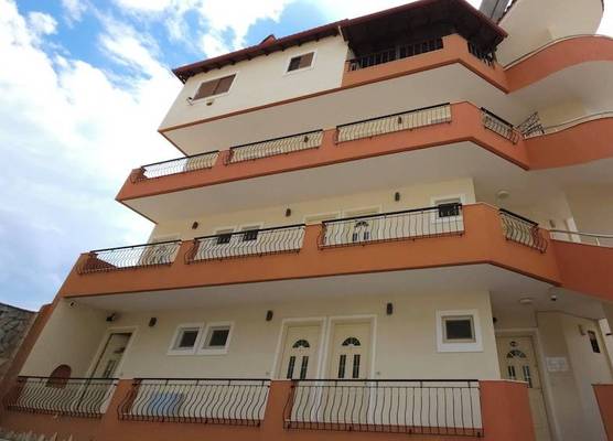 Friends House - Borsh Hotel 1