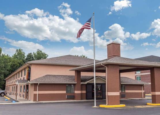 Super 8 by Wyndham Carrollton 1