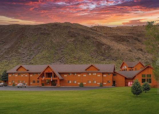 Yellowstone Village Inn and Suites 1