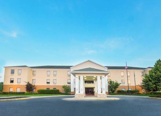 Holiday Inn Express & Suites Burlington - Mount Holly by IHG 1