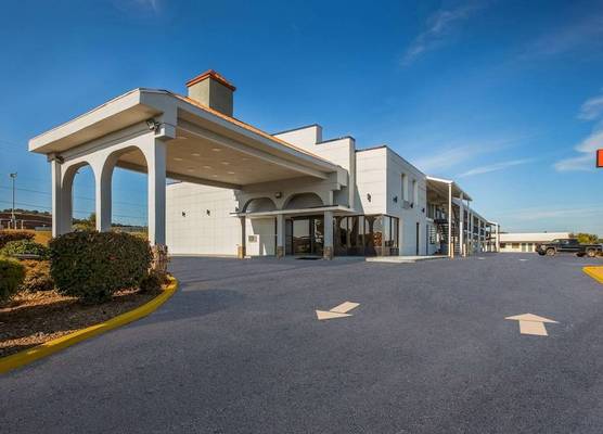 Econo Lodge White Pine Morristown I-81 & I-40 Split 1