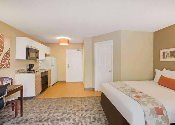 MainStay Suites Chicago Hoffman Estates 1