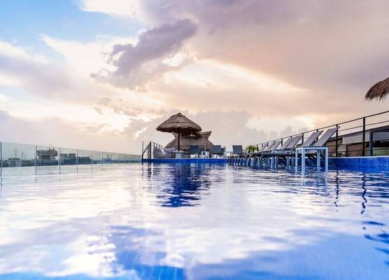 Sunday Hotel 52 at Playa del Carmen 1