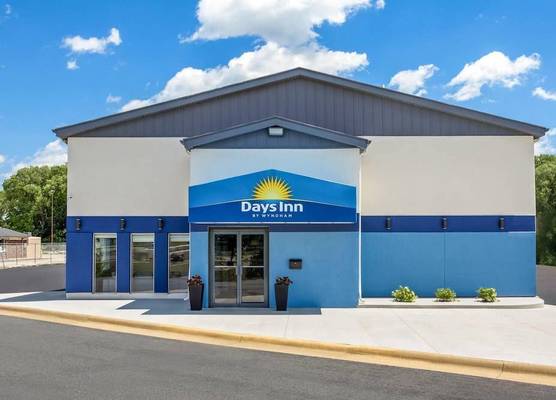 Days Inn by Wyndham La Crosse 1