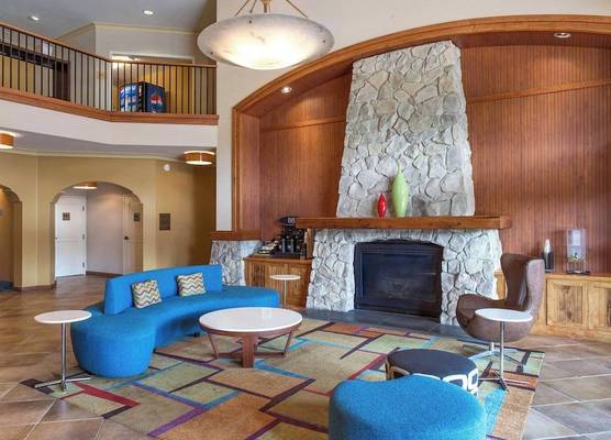 Fairfield Inn and Suites Santa Rosa Sebastopol 1