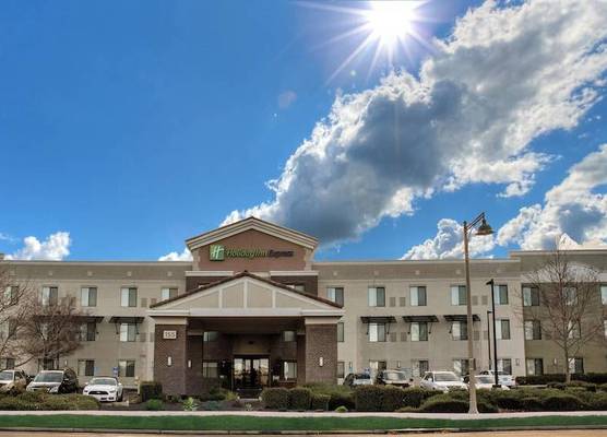 Holiday Inn Express & Suites LINCOLN-ROSEVILLE AREA by IHG 1