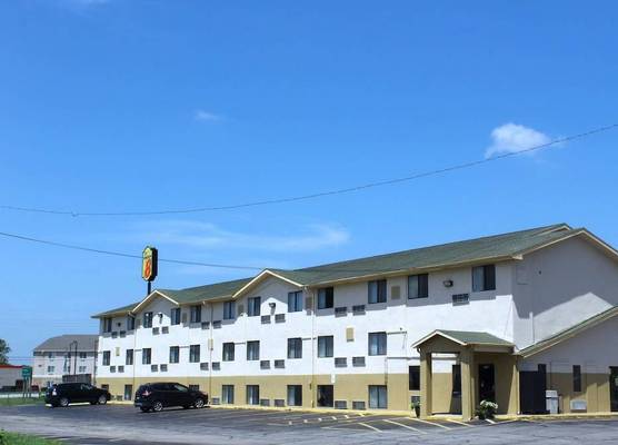 Super 8 by Wyndham Topeka/Wanamaker RD/I-70 1