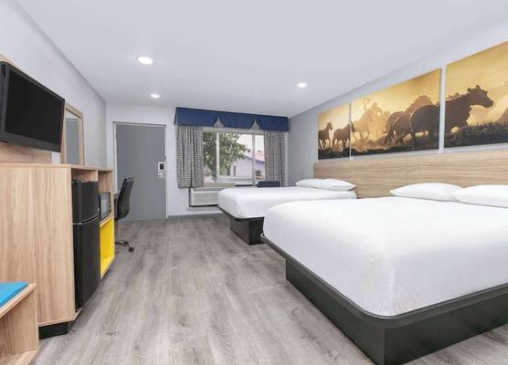 Days Inn by Wyndham South Fort Worth 1