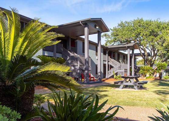 Econo Lodge Inn & Suites Fulton - Rockport 1