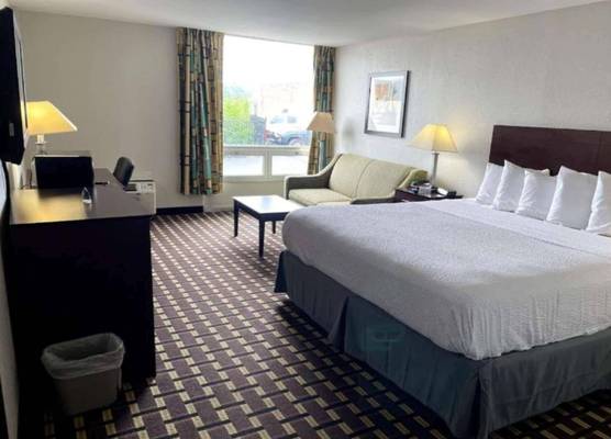 Days Inn by Wyndham Fort Wright Cincinnati Area 1