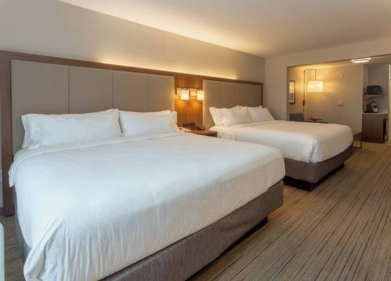 Holiday Inn Express & Suites MILWAUKEE NW – PARK PLACE by IHG 1