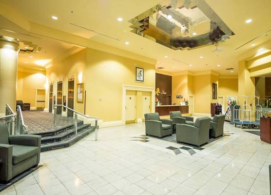 Rosedale on Robson Suite Hotel 1