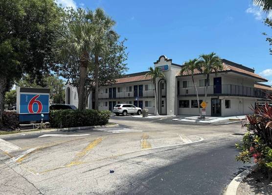 Motel 6 Riviera Beach FL 1