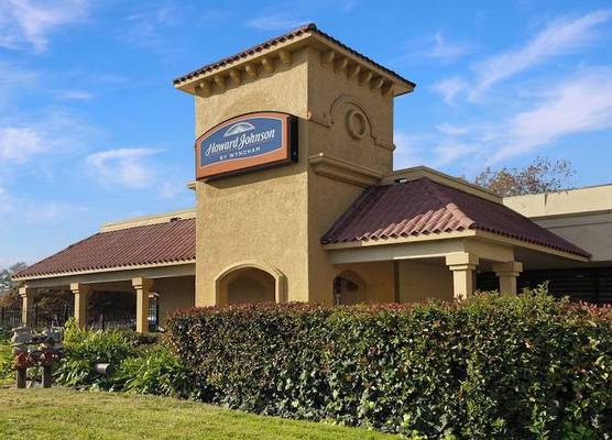 Howard Johnson by Wyndham Sacramento Downtown 1