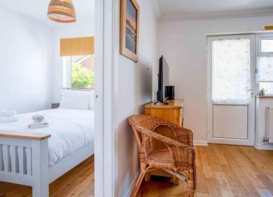 Cosy Cottage - 2 Bedroom Cottage - Mumbles 1
