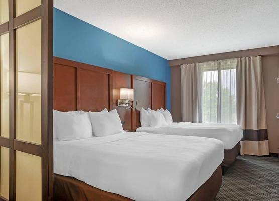 Comfort Suites Huntersville near Lake Norman 1