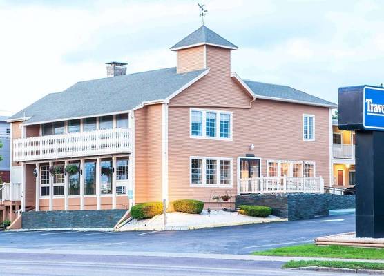 Travelodge by Wyndham South Burlington 1