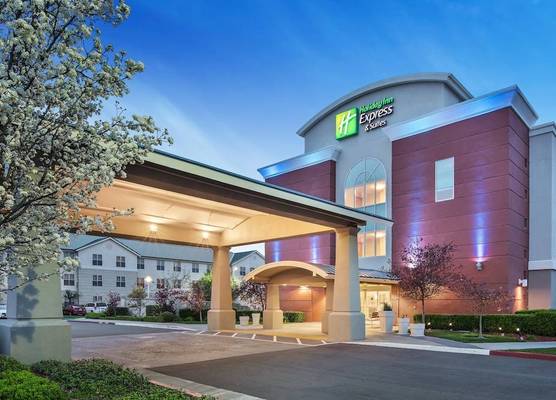 Holiday Inn Express & Suites SACRAMENTO AIRPORT NATOMAS by IHG 1