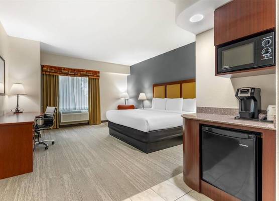 Best Western Plus Waxahachie Inn & Suites 1