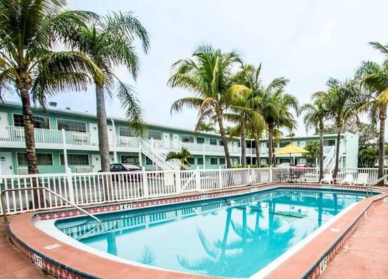 Econo Lodge Cocoa Beach - near the Port 1