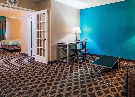 Travelodge by Wyndham San Antonio Downtown Northeast 1