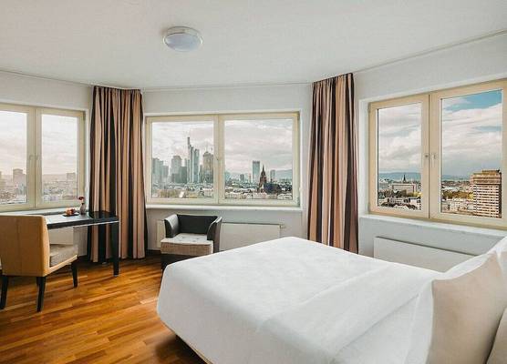 Main Plaza Suite Tower 1