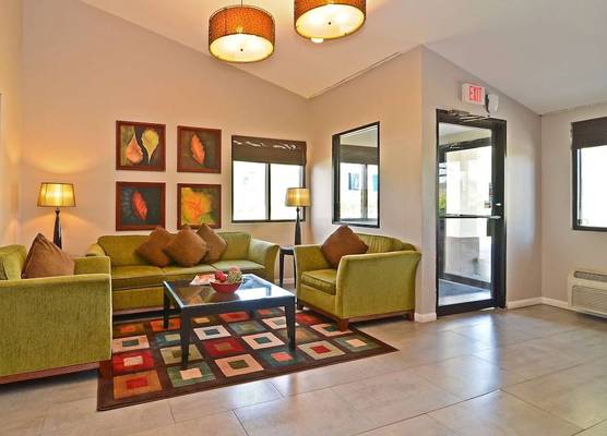 Lexington Inn & Suites NW Chicago Elgin 1