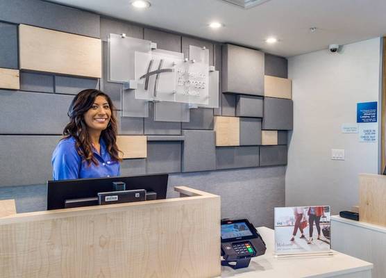 Holiday Inn Express & Suites DENTON SOUTH by IHG 1