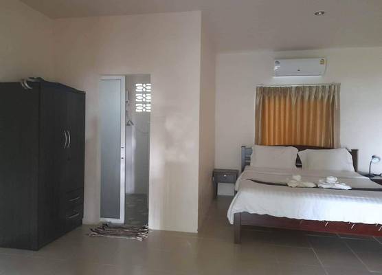 Pranee Beach Bungalows 1