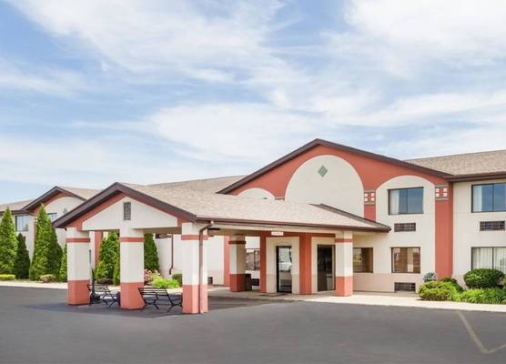 Super 8 by Wyndham Plymouth 1