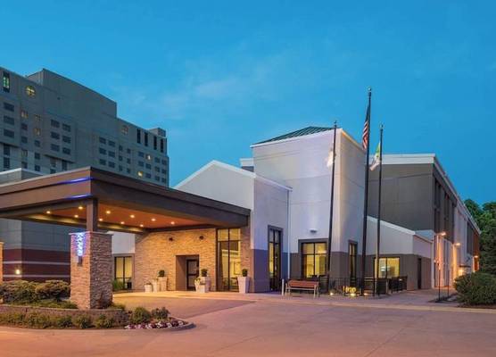 Holiday Inn Express & Suites SPRINGFIELD by IHG 1