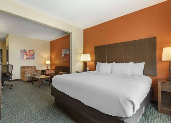 Best Western Plus Longhorn Inn & Suites 1