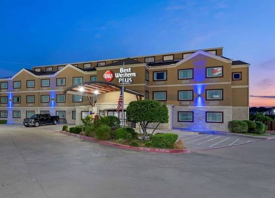 Best Western Plus Arlington North Hotel & Suites 1