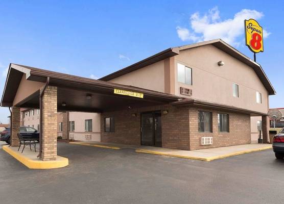 Super 8 by Wyndham Rantoul 1