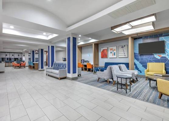Holiday Inn Express & Suites WINNIE by IHG 1