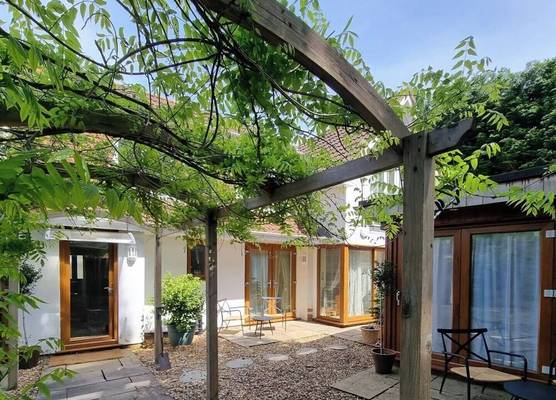 Oak Tree Rooms 1
