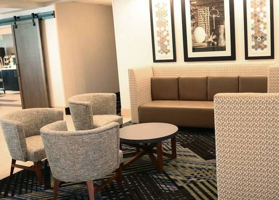 Holiday Inn Express & Suites COLUMBIA-I-26 @ HARBISON BLVD by IHG 1