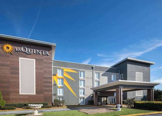 La Quinta by Wyndham Atlanta Airport South 1