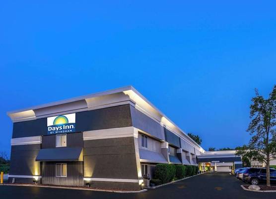 Days Inn by Wyndham Pleasant Prairie Kenosha 1