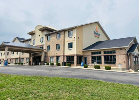 Comfort Suites Plymouth near US-30 1
