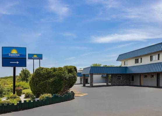 Days Inn by Wyndham Moosic 1