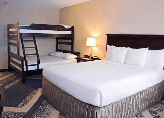 Skyline Hotel & Waterpark 1
