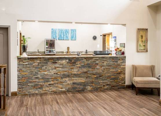 BlissPoint Inn & Suites Marion 1