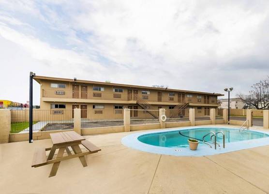Oyo Hotel San Antonio Lackland AFB Seaworld Hwy 90 W 1
