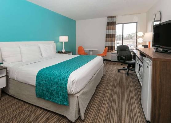 Howard Johnson by Wyndham Scott Lafayette 1