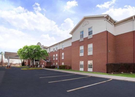 Wingate by Wyndham Roseville/Detroit 1